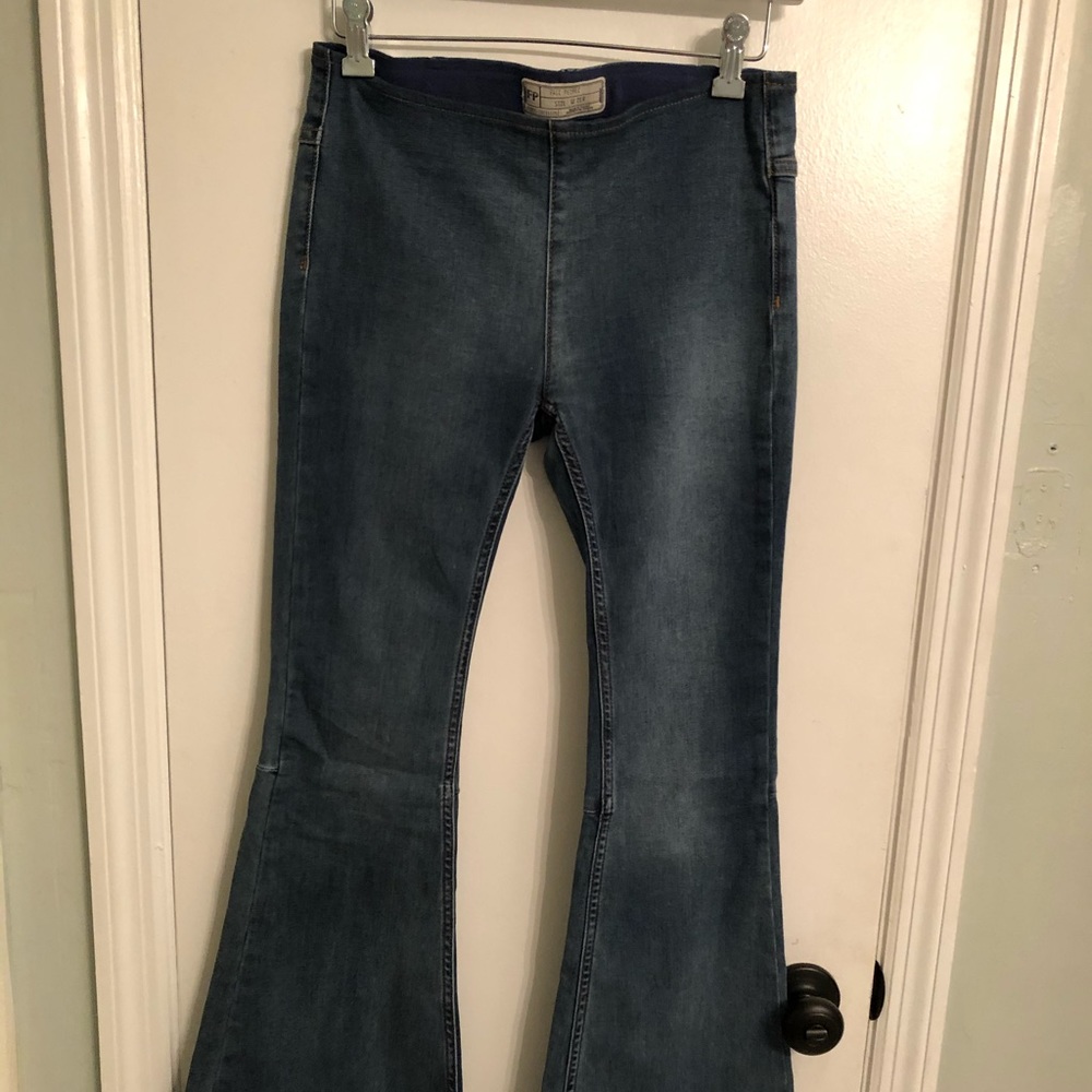 Free people bell bottom jeans! Size 25!